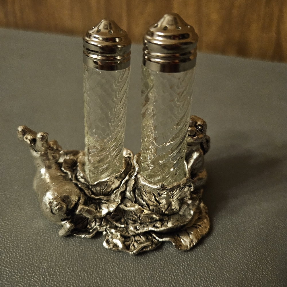 Arthur Court Bunny Patch salt and pepper set - Picture 3 of 6